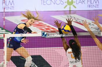 2023-11-01 - Alexandra Lazic (Il Bisonte Firenze) spike against Rivero block (Roma Volley Club) - IL BISONTE FIRENZE VS ROMA VOLLEY CLUB - SERIE A1 WOMEN - VOLLEYBALL