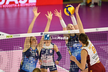 2023-11-01 - Michela Rucli (Roma Volley Club) spike against Il Bisonte block - IL BISONTE FIRENZE VS ROMA VOLLEY CLUB - SERIE A1 WOMEN - VOLLEYBALL