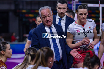 2023-11-19 - Julio Velasco (head coach of Uyba Volley Busto Arsizio) - IL BISONTE FIRENZE VS UYBA VOLLEY BUSTO ARSIZIO - SERIE A1 WOMEN - VOLLEYBALL