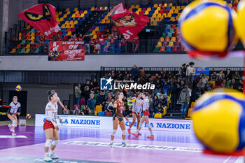2023-11-19 - Players of Uyba Volley Busto Arsizio with supporters - IL BISONTE FIRENZE VS UYBA VOLLEY BUSTO ARSIZIO - SERIE A1 WOMEN - VOLLEYBALL