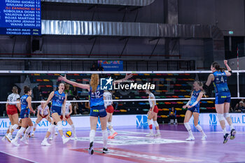 2023-11-19 - Players of Il Bisonte Firenze celebrate after scoring the match point - IL BISONTE FIRENZE VS UYBA VOLLEY BUSTO ARSIZIO - SERIE A1 WOMEN - VOLLEYBALL
