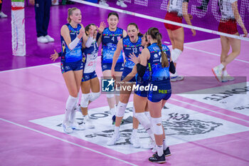 2023-11-19 - Players of Il Bisonte Firenze celebrate after scoring a set point - IL BISONTE FIRENZE VS UYBA VOLLEY BUSTO ARSIZIO - SERIE A1 WOMEN - VOLLEYBALL