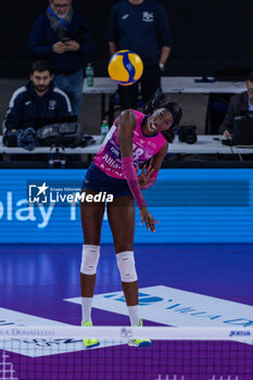 2023-12-17 - Paola Egonu (Allianz Vero Volley Milano) at service - IL BISONTE FIRENZE VS ALLIANZ VV MILANO - SERIE A1 WOMEN - VOLLEYBALL