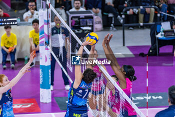 2023-12-17 - Ilaria Battistoni (Il Bisonte Firenze) vs Myriam Sylla (Allianz Vero Volley Milano) - IL BISONTE FIRENZE VS ALLIANZ VV MILANO - SERIE A1 WOMEN - VOLLEYBALL