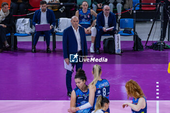 2023-12-17 - Carlo Parisi (head coach of Il Bisonte Firenze) - IL BISONTE FIRENZE VS ALLIANZ VV MILANO - SERIE A1 WOMEN - VOLLEYBALL