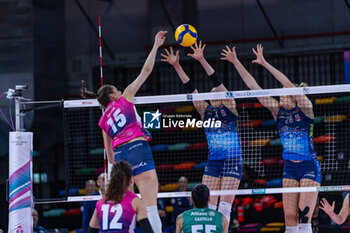 2023-12-17 - Attack of Kara Bajema (Allianz Vero Volley Milano) - IL BISONTE FIRENZE VS ALLIANZ VV MILANO - SERIE A1 WOMEN - VOLLEYBALL