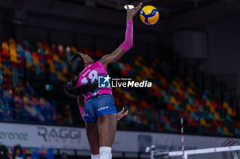 2023-12-17 - Paola Egonu (Allianz Vero Volley Milano) at service - IL BISONTE FIRENZE VS ALLIANZ VV MILANO - SERIE A1 WOMEN - VOLLEYBALL