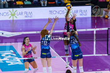 2023-12-17 - Spike of Myriam Sylla (Allianz Vero Volley Milano) - IL BISONTE FIRENZE VS ALLIANZ VV MILANO - SERIE A1 WOMEN - VOLLEYBALL