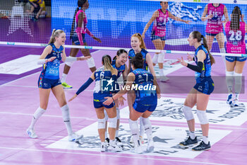 2023-12-17 - Mayu Ishikawa (Il Bisonte Firenze) and teammates - IL BISONTE FIRENZE VS ALLIANZ VV MILANO - SERIE A1 WOMEN - VOLLEYBALL