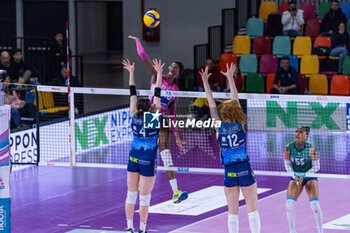 2023-12-17 - Spike of Paola Egonu (Allianz Vero Volley Milano) - IL BISONTE FIRENZE VS ALLIANZ VV MILANO - SERIE A1 WOMEN - VOLLEYBALL