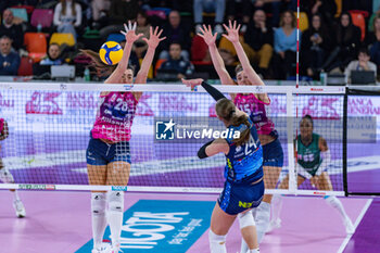 2023-12-17 - Attack of Anastasiia Kraiduba (Il Bisonte Firenze) - IL BISONTE FIRENZE VS ALLIANZ VV MILANO - SERIE A1 WOMEN - VOLLEYBALL