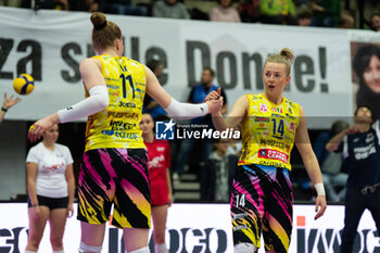 2023-11-22 - Haak Isabelle and Wolosz Joanna during the Prosecco Doc Imoco Conegliano vs Roma Volley Club at the Palaverde in Treviso, Italy on November 22, 2023 - PROSECCO DOC IMOCO CONEGLIANO VS ROMA VOLLEY CLUB - SERIE A1 WOMEN - VOLLEYBALL