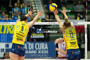 2023-11-22 - Block of Bugg Madison during the Prosecco Doc Imoco Conegliano vs Roma Volley Club at the Palaverde in Treviso, Italy on November 22, 2023 - PROSECCO DOC IMOCO CONEGLIANO VS ROMA VOLLEY CLUB - SERIE A1 WOMEN - VOLLEYBALL