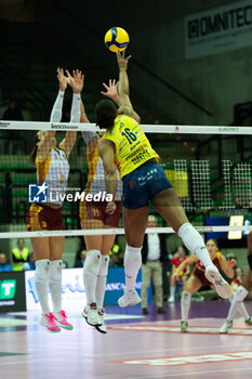 2023-11-22 - Attack of Lanier Khalia during the Prosecco Doc Imoco Conegliano vs Roma Volley Club at the Palaverde in Treviso, Italy on November 22, 2023 during the Prosecco Doc Imoco Conegliano vs Roma Volley Club at the Palaverde in Treviso, Italy on November 22, 2023 - PROSECCO DOC IMOCO CONEGLIANO VS ROMA VOLLEY CLUB - SERIE A1 WOMEN - VOLLEYBALL