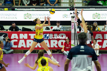 2023-11-22 - Attack of Robinson-Cook Kelsey during the Prosecco Doc Imoco Conegliano vs Roma Volley Club at the Palaverde in Treviso, Italy on November 22, 2023 during the Prosecco Doc Imoco Conegliano vs Roma Volley Club at the Palaverde in Treviso, Italy on November 22, 2023 - PROSECCO DOC IMOCO CONEGLIANO VS ROMA VOLLEY CLUB - SERIE A1 WOMEN - VOLLEYBALL