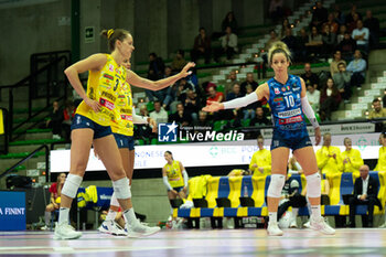2023-11-22 - De Gennaro Monica and Robinson-Cook Kelsey during the Prosecco Doc Imoco Conegliano vs Roma Volley Club at the Palaverde in Treviso, Italy on November 22, 2023 - PROSECCO DOC IMOCO CONEGLIANO VS ROMA VOLLEY CLUB - SERIE A1 WOMEN - VOLLEYBALL