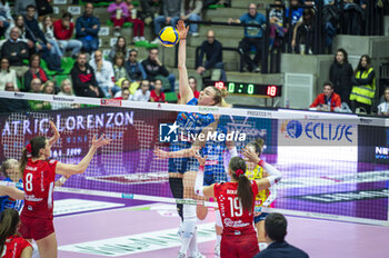 2023-12-23 - Sarah Fahr of Prosecco Doc Imoco Conegliano seen in action during the LVF Serie A1 2023/24 volleyball match between Prosecco Doc Imoco Conegliano vs Busto Arsizio at Palaverde stadium in Treviso, Italy. - PROSECCO DOC IMOCO CONEGLIANO VS BUSTO ARSIZIO - SERIE A1 WOMEN - VOLLEYBALL