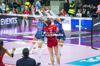 2023-12-23 - Alessia Gennari (R) and Marina Lubian (R) of Prosecco Doc Imoco Conegliano seen in action during the LVF Serie A1 2023/24 volleyball match between Prosecco Doc Imoco Conegliano vs Busto Arsizio at Palaverde stadium in Treviso, Italy. - PROSECCO DOC IMOCO CONEGLIANO VS BUSTO ARSIZIO - SERIE A1 WOMEN - VOLLEYBALL