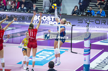 2023-12-23 - Kathryn Plummer of Prosecco Doc Imoco Conegliano seen in action during the LVF Serie A1 2023/24 volleyball match between Prosecco Doc Imoco Conegliano vs Busto Arsizio at Palaverde stadium in Treviso, Italy. - PROSECCO DOC IMOCO CONEGLIANO VS BUSTO ARSIZIO - SERIE A1 WOMEN - VOLLEYBALL