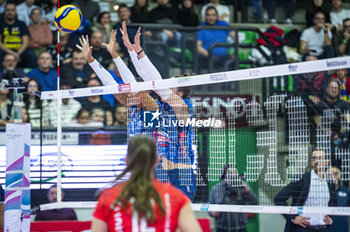 2023-12-23 - Vittoria Piani (L) and Marina Lubian (R) of Prosecco Doc Imoco Conegliano seen in action during the LVF Serie A1 2023/24 volleyball match between Prosecco Doc Imoco Conegliano vs Busto Arsizio at Palaverde stadium in Treviso, Italy. - PROSECCO DOC IMOCO CONEGLIANO VS BUSTO ARSIZIO - SERIE A1 WOMEN - VOLLEYBALL
