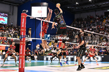 2023-11-01 - Spike of Nikolov Aleksander (Cucine Lube Civitanova ) - FINAL - CUCINE LUBE CIVITANOVA VS SIR SUSA VIM PERUGIA - SUPERCOPPA - VOLLEYBALL