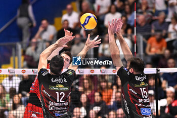 2023-11-01 - Spike of Kamil Semeniuk (Sir Susa Vim Perugia ) - FINAL - CUCINE LUBE CIVITANOVA VS SIR SUSA VIM PERUGIA - SUPERCOPPA - VOLLEYBALL