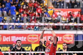 2023-11-01 - Dribble under the net of Simone Giannelli (Sir Susa Vim Perugia ) - FINAL - CUCINE LUBE CIVITANOVA VS SIR SUSA VIM PERUGIA - SUPERCOPPA - VOLLEYBALL