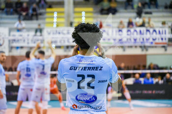 2023-01-15 - Josè Miguel Gutierrez serve (Top Volley Cisterna) - TOP VOLLEY CISTERNA VS ITAS TRENTINO - SUPERLEAGUE SERIE A - VOLLEYBALL