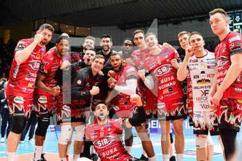 22/01/2023 - Team cheer after win (Sir Safety Susa Perugia) - LEO SHOES MODENA VS SIR SAFETY SUSA PERUGIA - SUPERLEGA SERIE A - VOLLEY