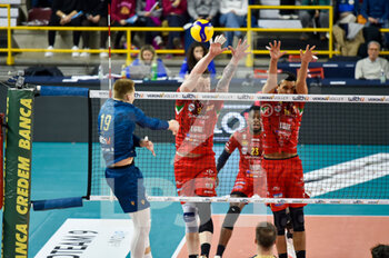 2023-01-29 - Rok Mozic (WithU Verona)  and Ivan Zaytsev (Cucine Lube civitanova) - WITHU VERONA VS CUCINE LUBE CIVITANOVA - SUPERLEAGUE SERIE A - VOLLEYBALL