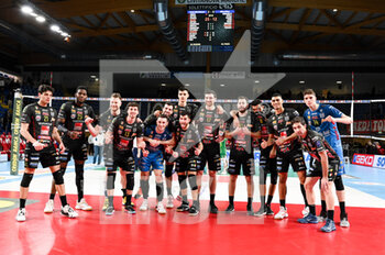 2023-03-04 - Group photo of the players of the Cucine Lube Civitanova after the match - CUCINE LUBE CIVITANOVA VS ALLIANZ MILANO - SUPERLEAGUE SERIE A - VOLLEYBALL