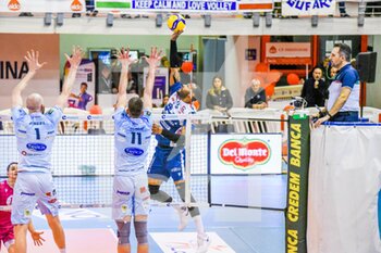 2023-03-04 - Yoandy Leal attack (Gas Sales Bluenergy Piacenza) - TOP VOLLEY CISTERNA VS GAS SALES BLUENERGY PIACENZA - SUPERLEAGUE SERIE A - VOLLEYBALL