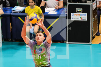 2023-03-05 - Jan Zimmermann (Valsa Group Modena)(Vero Volley Monza) In action during the match of SuperLega Volley Italian Championship season 22/23 at Palapanini in Modena (Italy) on 5th of March 2023 - LEO SHOES MODENA VS VERO VOLLEY MONZA - SUPERLEAGUE SERIE A - VOLLEYBALL