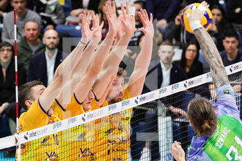 2023-03-05 - Nicolas Marechal (Valsa Group Modena)(Vero Volley Monza) In action during the match of SuperLega Volley Italian Championship season 22/23 at Palapanini in Modena (Italy) on 5th of March 2023 - LEO SHOES MODENA VS VERO VOLLEY MONZA - SUPERLEAGUE SERIE A - VOLLEYBALL
