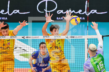 2023-03-05 - Tommaso Rinaldi and Uldzislau Davyskiba (Valsa Group Modena)(Vero Volley Monza) In action during the match of SuperLega Volley Italian Championship season 22/23 at Palapanini in Modena (Italy) on 5th of March 2023 - LEO SHOES MODENA VS VERO VOLLEY MONZA - SUPERLEAGUE SERIE A - VOLLEYBALL