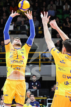 2023-03-05 - Bruno Mossa De Rezende (Valsa Group Modena)(Vero Volley Monza) In action during the match of SuperLega Volley Italian Championship season 22/23 at Palapanini in Modena (Italy) on 5th of March 2023 - LEO SHOES MODENA VS VERO VOLLEY MONZA - SUPERLEAGUE SERIE A - VOLLEYBALL