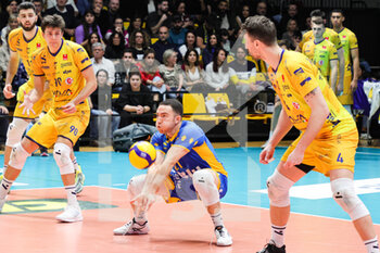 2023-03-05 - Salvatore Rossini (Valsa Group Modena)(Vero Volley Monza) In action during the match of SuperLega Volley Italian Championship season 22/23 at Palapanini in Modena (Italy) on 5th of March 2023 - LEO SHOES MODENA VS VERO VOLLEY MONZA - SUPERLEAGUE SERIE A - VOLLEYBALL