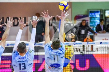 2023-01-29 - Earvin Ngapeth attack (Valsa Group Modena) - TOP VOLLEY CISTERNA VS VALSA GROUP MODENA - SUPERLEAGUE SERIE A - VOLLEYBALL