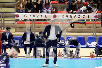 2023-04-08 - Fabio Soli coach Top Volley Cisterna. - PLAY OFF 5TH PLACE - GIOIELLA PRISMA TARANTO VS TOP VOLLEY CISTERNA - SUPERLEAGUE SERIE A - VOLLEYBALL
