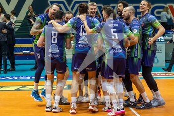 2023-03-22 - Players of Vero Volley Monza celebrate after scoring a match point - PALYOFF - VERO VOLLEY MONZA VS ITAS TRENTINO - SUPERLEAGUE SERIE A - VOLLEYBALL