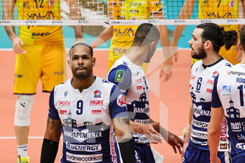 2023-03-19 - Leal Yonady and team (Valsa Group Modena)(Gas Sales Bluenergy Piacenza) In action during the match of Gara 1 Playoff Scudetto SuperLega championship season 22/23 at Palapanini in Modena (Italy) on 19th of March 2023 - PLAY OFF - VALSA GROUP MODENA VS GAS SALES BLUENERGY PIACENZA - SUPERLEAGUE SERIE A - VOLLEYBALL