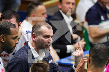 2023-03-19 - Massimo Botti (Valsa Group Modena)(Gas Sales Bluenergy Piacenza) In action during the match of Gara 1 Playoff Scudetto SuperLega championship season 22/23 at Palapanini in Modena (Italy) on 19th of March 2023 - PLAY OFF - VALSA GROUP MODENA VS GAS SALES BLUENERGY PIACENZA - SUPERLEAGUE SERIE A - VOLLEYBALL