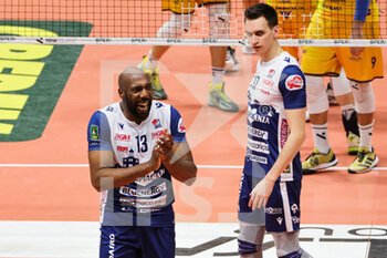 2023-03-19 - Simon (Valsa Group Modena)(Gas Sales Bluenergy Piacenza) In action during the match of Gara 1 Playoff Scudetto SuperLega championship season 22/23 at Palapanini in Modena (Italy) on 19th of March 2023 - PLAY OFF - VALSA GROUP MODENA VS GAS SALES BLUENERGY PIACENZA - SUPERLEAGUE SERIE A - VOLLEYBALL