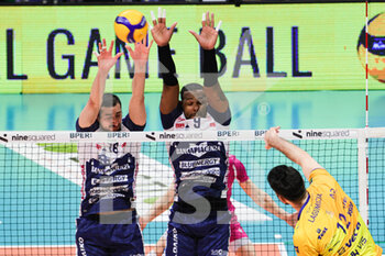 2023-03-19 - Caneschi Edoardo and Leal Yoandy (Valsa Group Modena)(Gas Sales Bluenergy Piacenza) In action during the match of Gara 1 Playoff Scudetto SuperLega championship season 22/23 at Palapanini in Modena (Italy) on 19th of March 2023 - PLAY OFF - VALSA GROUP MODENA VS GAS SALES BLUENERGY PIACENZA - SUPERLEAGUE SERIE A - VOLLEYBALL