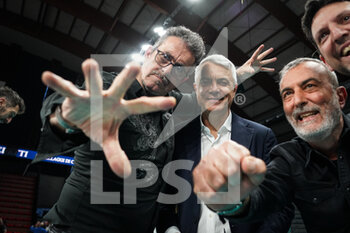 2023-03-26 - anastasi andrea (coach sir safety susa perugia) gino sirci ( president sir safety susa perugia) celebrates the victory of race 3 - PLAY OFF - SIR SAFETY SUSA PERUGIA VS ALLIANZ MILANO - SUPERLEAGUE SERIE A - VOLLEYBALL