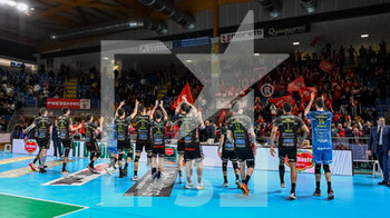 2023-03-26 - The players of Cucine Lube Civitanova greet the fans at the end of the match - PLAY OFF - CUCINE LUBE CIVITANOVA VS WITHU VERONA - SUPERLEAGUE SERIE A - VOLLEYBALL