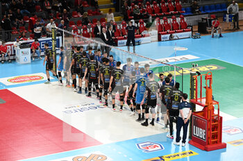 2023-04-13 - Cucine Lube Civitanova and Allianz Milano players take to the volleyball court - PLAY OFF SEMIFINALS - CUCINE LUBE CIVITANOVA VS ALLIANZ MILANO - SUPERLEAGUE SERIE A - VOLLEYBALL