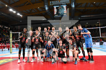 2023-04-13 - Group photo of the players of the Cucine Lube Civitanova after the match - PLAY OFF SEMIFINALS - CUCINE LUBE CIVITANOVA VS ALLIANZ MILANO - SUPERLEAGUE SERIE A - VOLLEYBALL