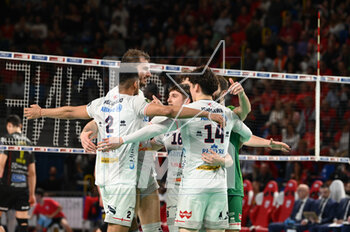 2023-04-25 - The players of Allianz Milano cheer after scoring a point - PLAY OFF SEMIFINALS - CUCINE LUBE CIVITANOVA VS ALLIANZ MILANO - SUPERLEAGUE SERIE A - VOLLEYBALL