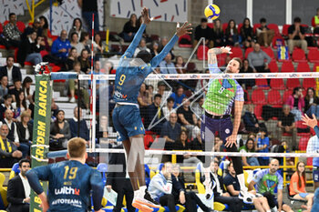 2023-04-25 - Noumory Keita (WithU Verona) and Georg Grozer (Vero Volley Monza) - PLAYOFFS 5TH PLACE - WITHU VERONA VS VERO VOLLEY MONZA - SUPERLEAGUE SERIE A - VOLLEYBALL